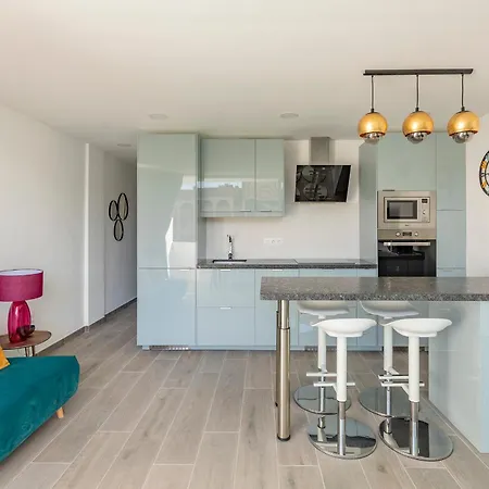Chic & Stylish Near Yumbo Апартаменты Плайя-дель-Инглес