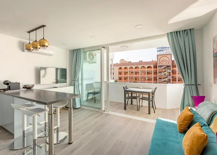 Chic & Stylish Near Yumbo Апартаменти