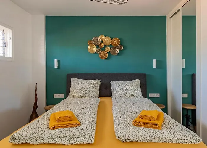 Chic & Stylish Near Yumbo Apartman *