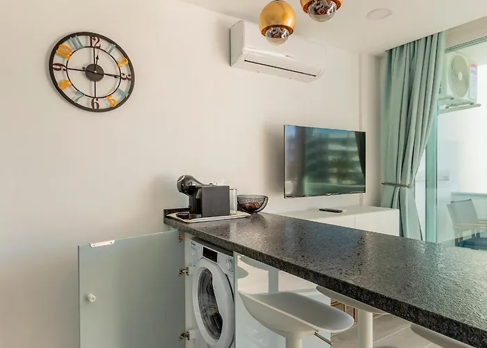 Chic & Stylish Near Yumbo Apartman *