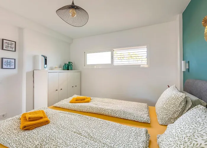 Apartman Chic & Stylish Near Yumbo *