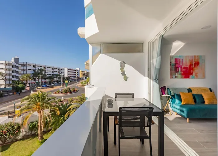 Chic & Stylish Near Yumbo *