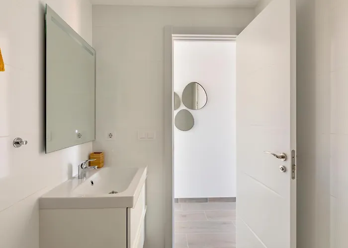 Chic & Stylish Near Yumbo Apartman