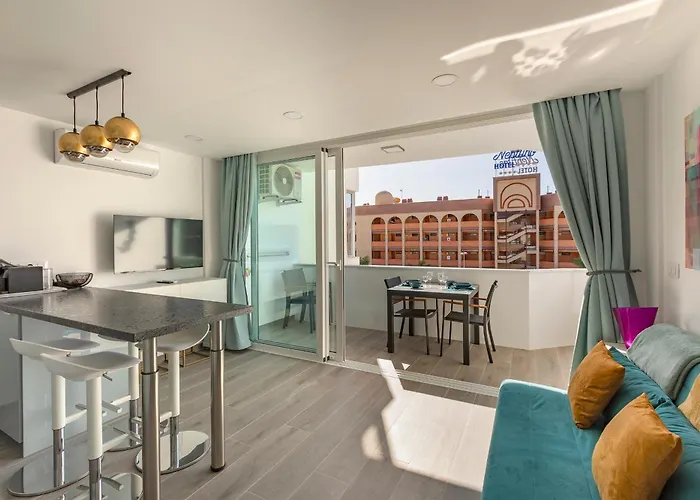 Chic & Stylish Near Yumbo *