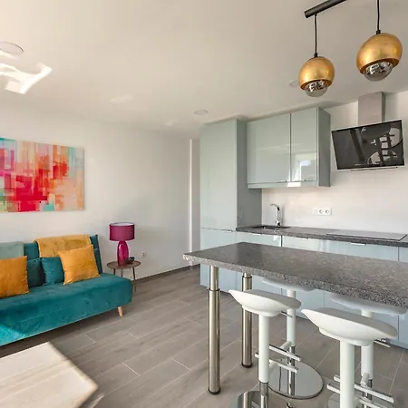 Apartment Chic & Stylish Near Yumbo